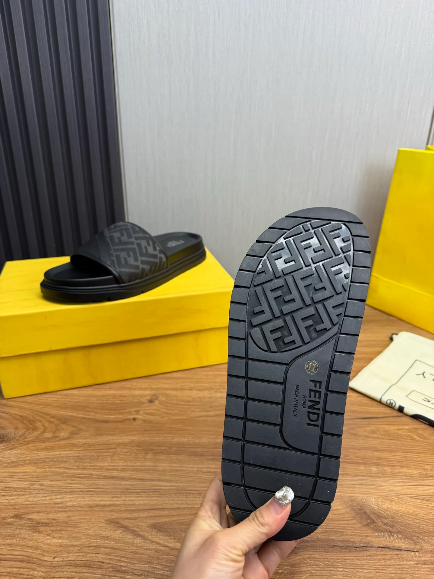 Men's shoes 💰400💰 Fendi men's slippers, made one to one on the FENDI official website, sizes 38-45 45 46 🉑️Customized!